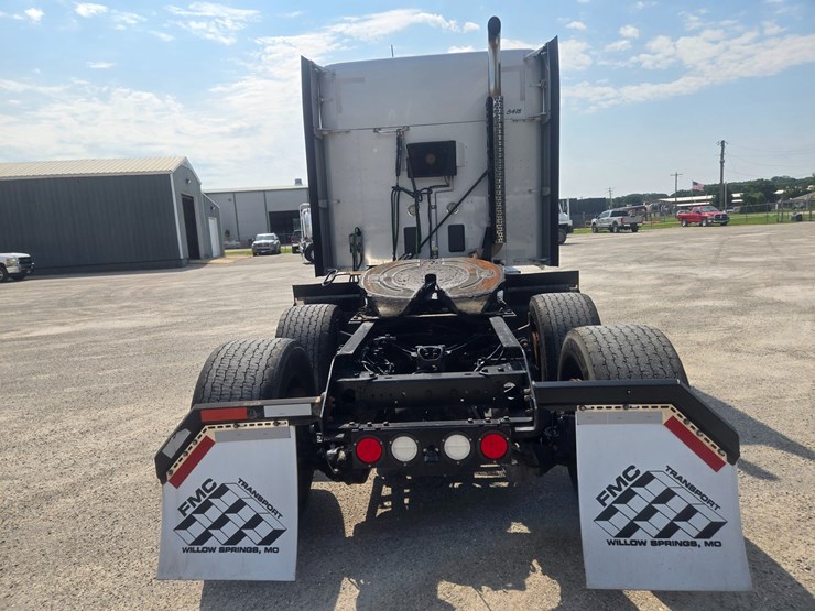 2018-kenworth-t680-image-14