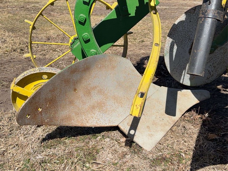 john-deere-pull-type-two-bottom-plow-image-19