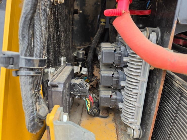 2015-deere-700k-image-24