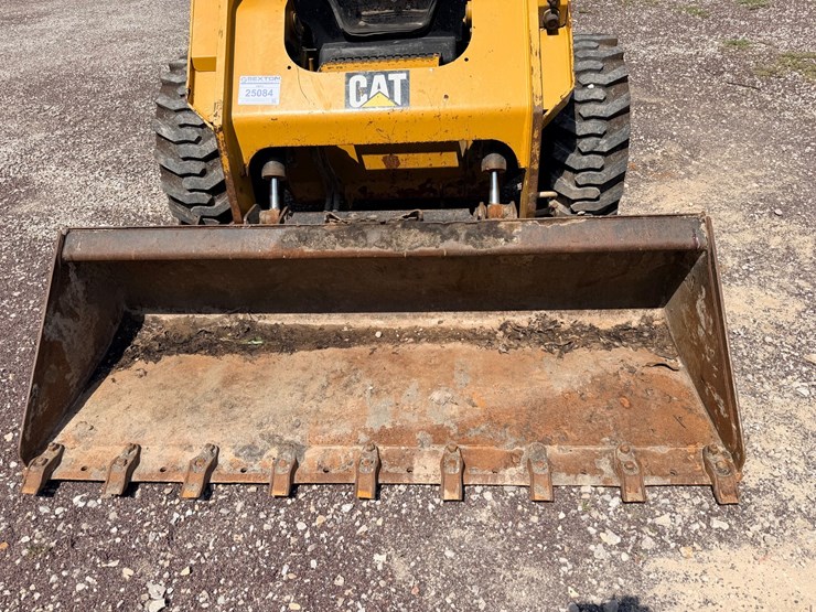 2014-caterpillar-272d-image-102