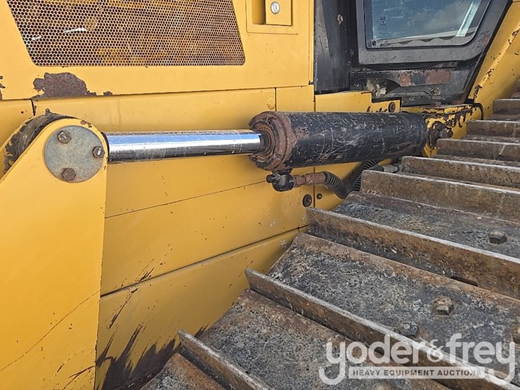2018-caterpillar-d6n-lgp-image-23