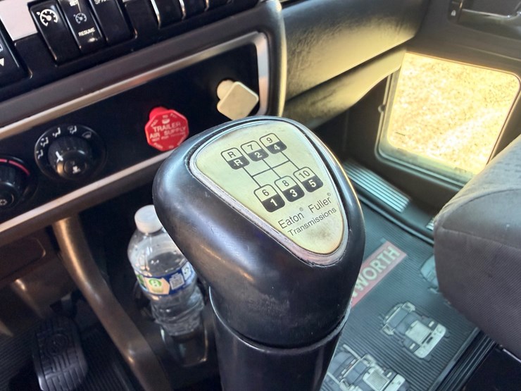 2010-kenworth-t800-image-128