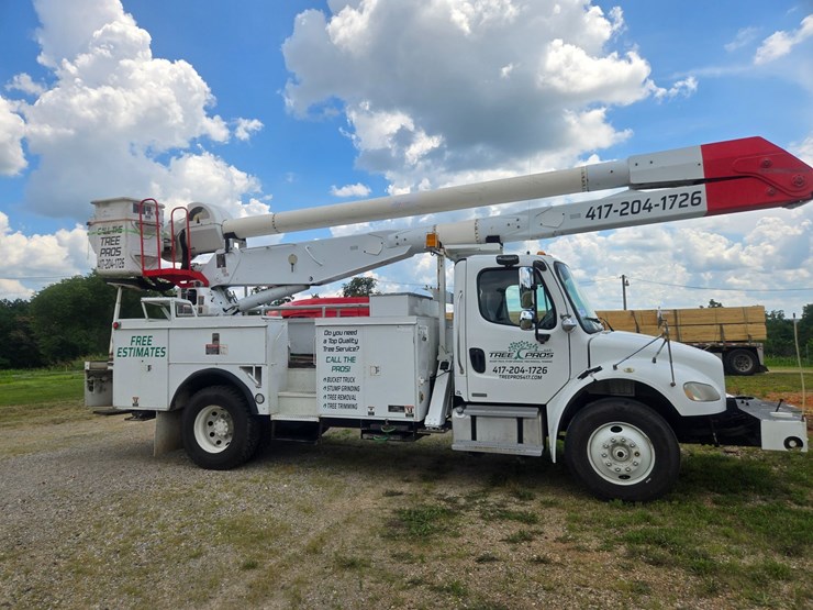 2007-freightliner-m2-106-image-18