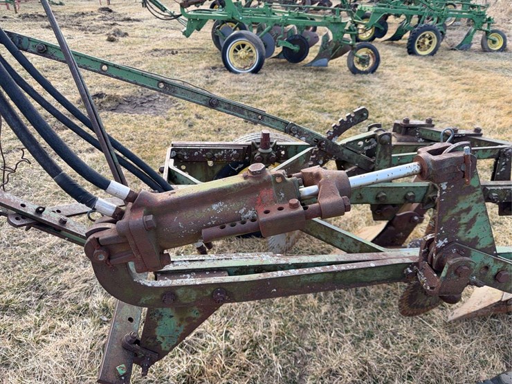 john-deere-pull-type-three-bottom-plow-image-11