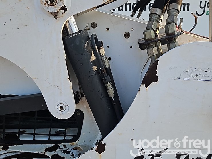 2015-bobcat-t750-image-21