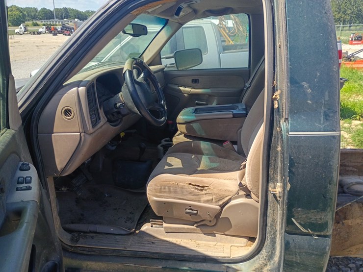 2001-chevrolet-silverado-3500-image-17