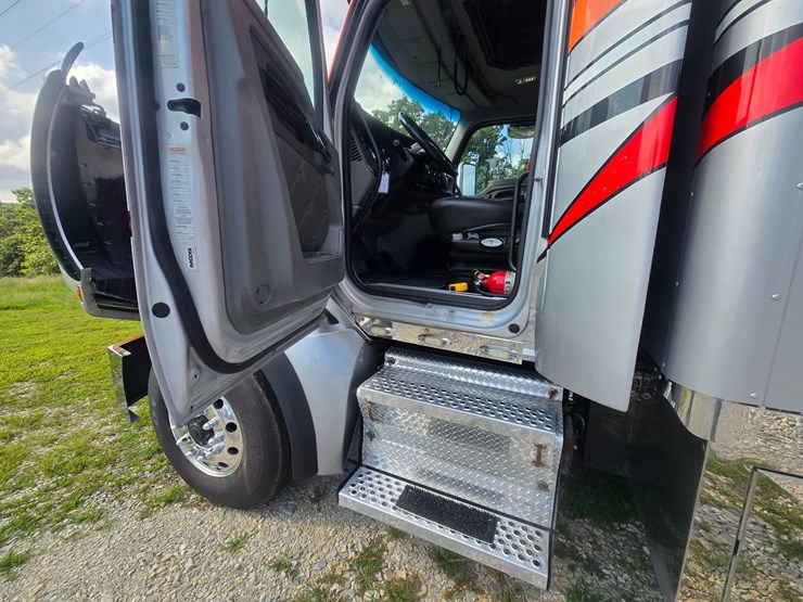 2019-kenworth-t880-image-47