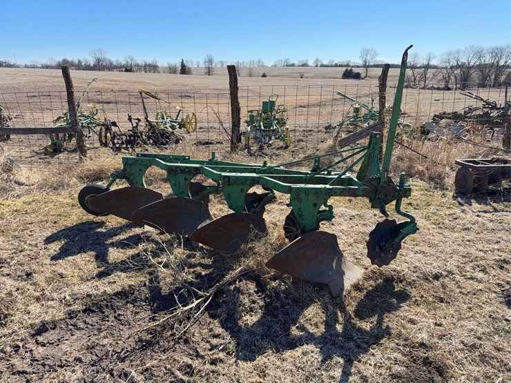 john-deere-three-point-four-bottom-plow-image-6