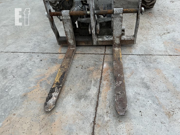 2017-caterpillar-tl642d-image-9