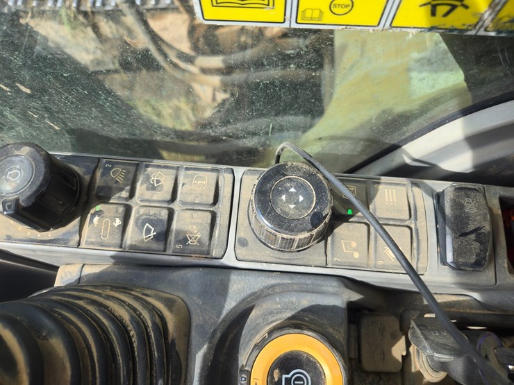 2019-caterpillar-320-image-52
