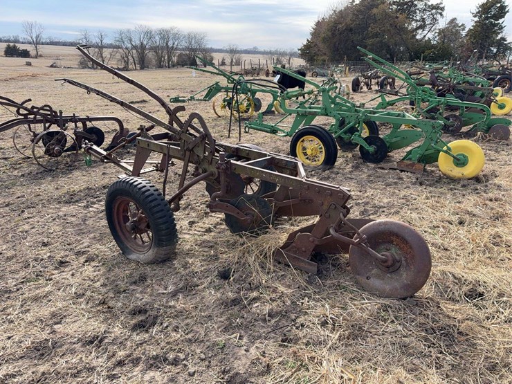 john-deere-no.-44-pull-type-two-bottom-plow-image-3