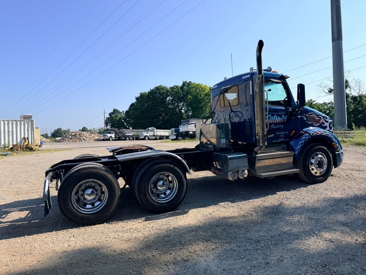 2021-peterbilt-579-image-19