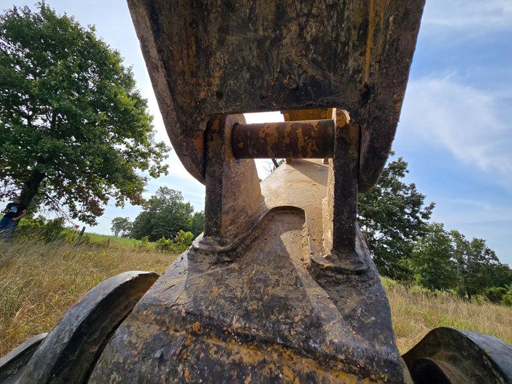 2019-caterpillar-320-image-95