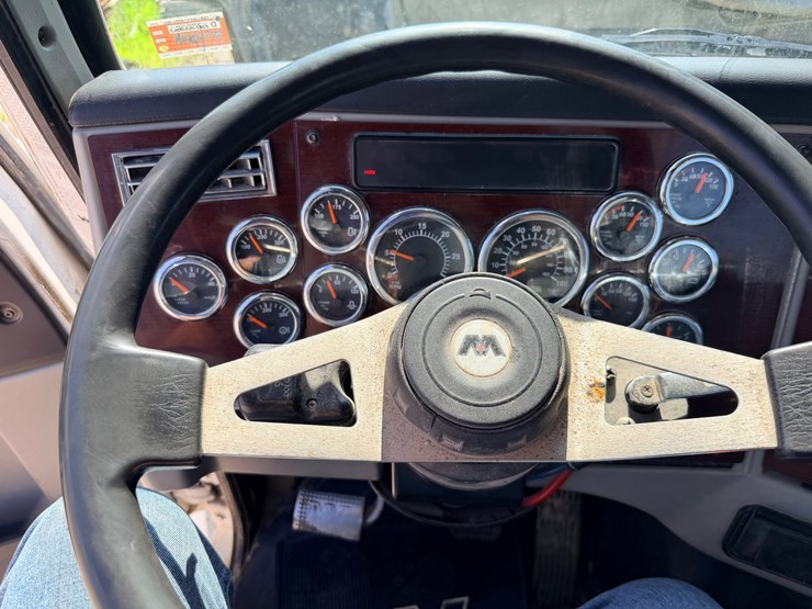 2016-western-star-4700-image-138
