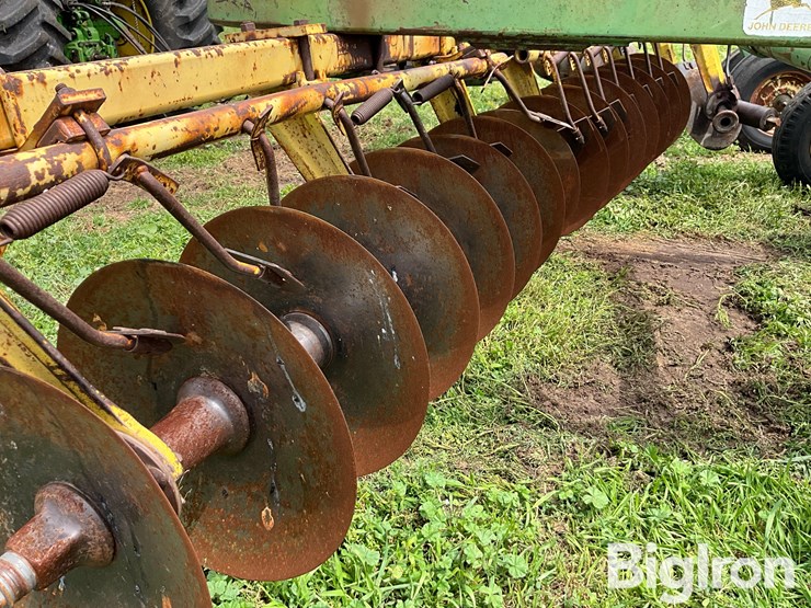 john-deere-220-image-13