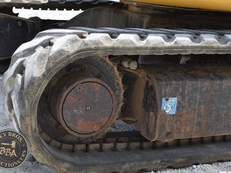 2020-deere-35g-image-41