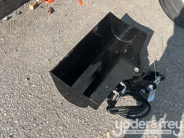 unused-tpm-32"-hydraulic-tilt-bucket,-1"-pin-hole-c/w-hydraulic-hoses-to-suit-0.8-1.4-ton-mini-excavators-image-1