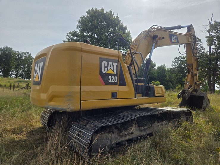 2019-caterpillar-320-image-15