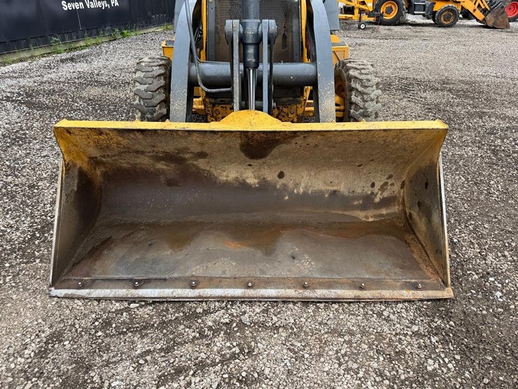 2018-deere-310l-image-10