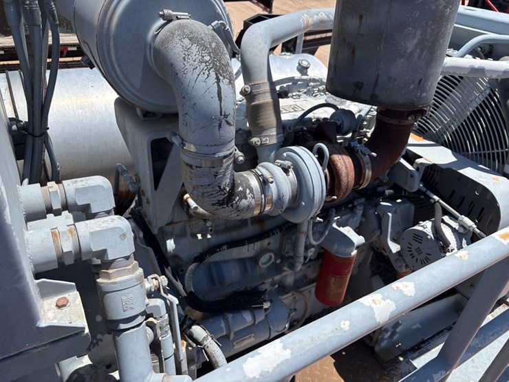 2010-caterpillar-c13-image-15