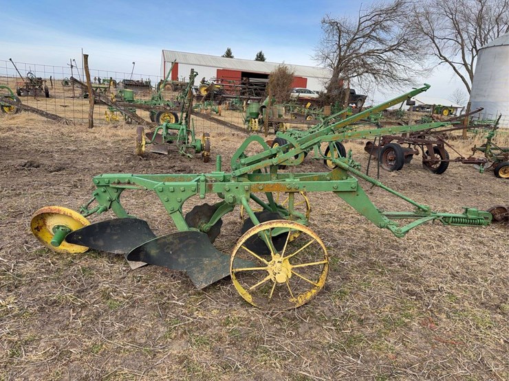 john-deere-pull-type-two-bottom-plow-image-6