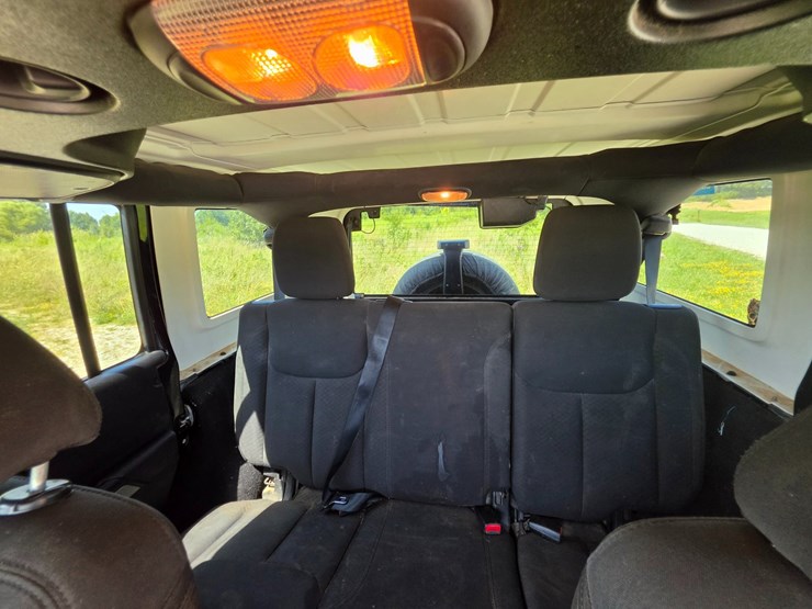 2015-jeep-wrangler-image-32