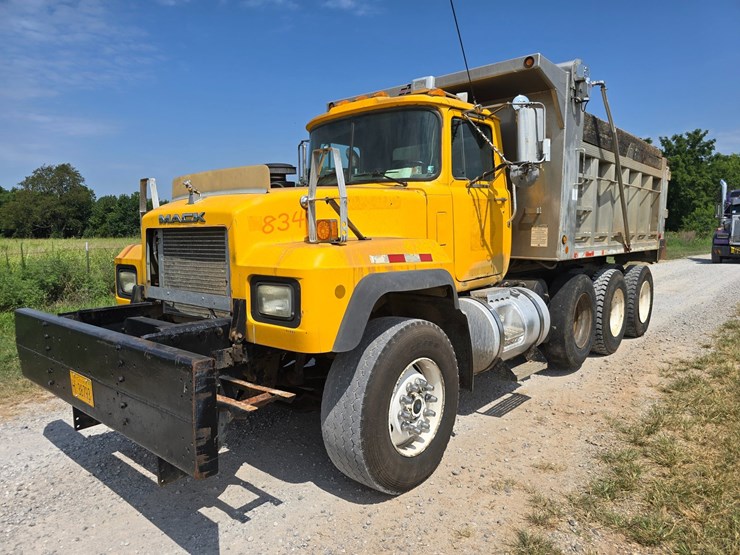 2002-mack-rd688s-image-1