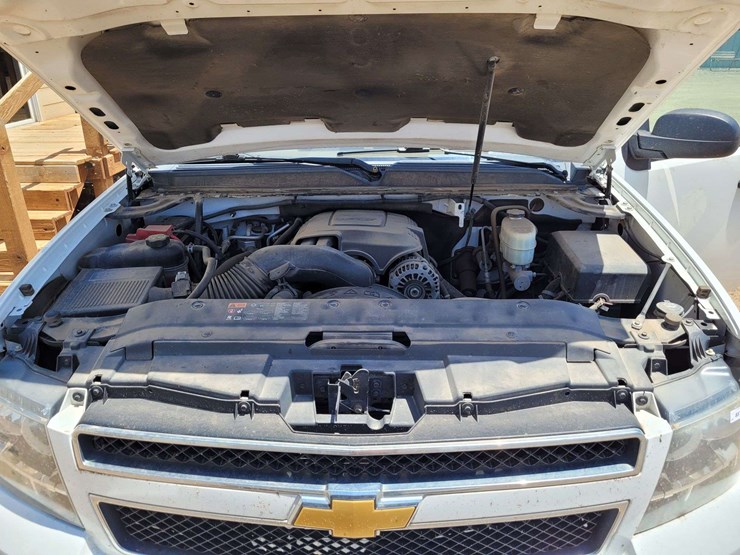 2013-chevrolet-suburban-image-20