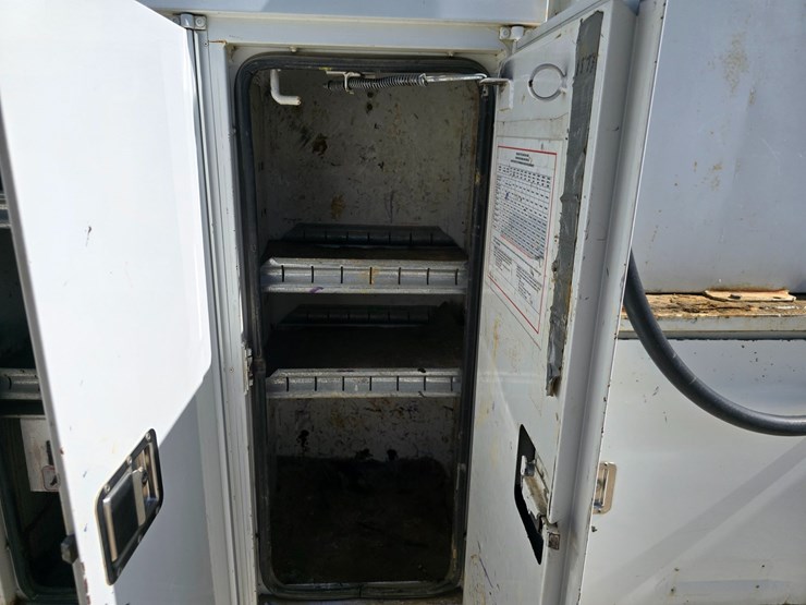 2001-freightliner-fl70-image-72