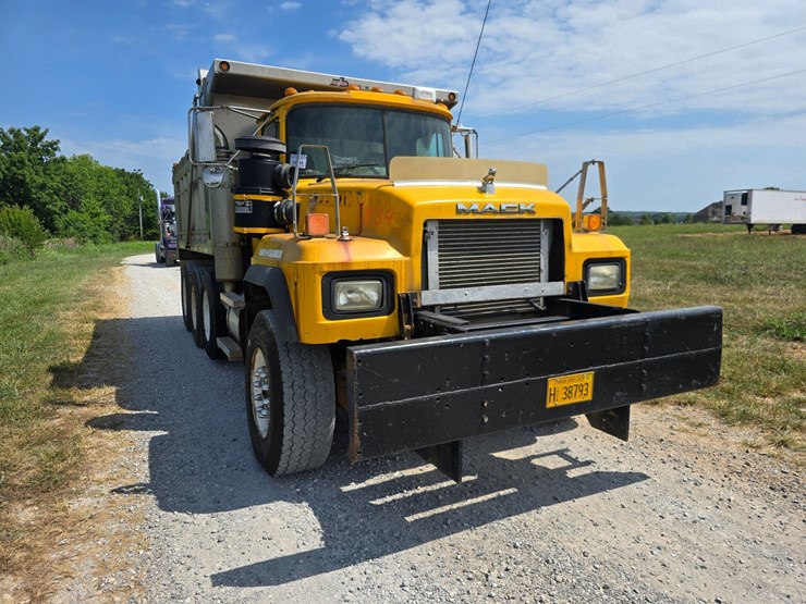 2002-mack-rd688s-image-25