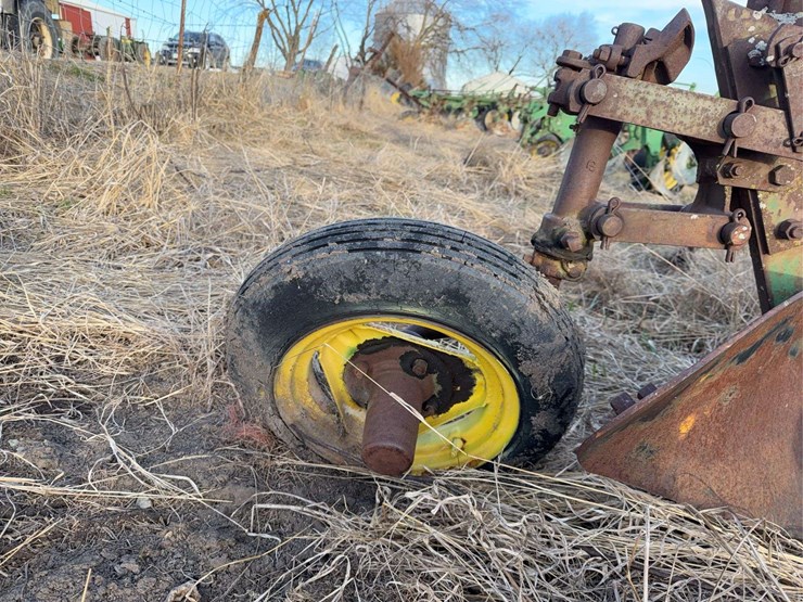 john-deere-pull-type-three-bottom-plow-image-17
