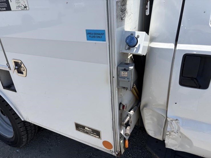 2015-ford-f550-xlt-image-11