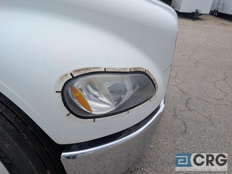 2011-freightliner-m2-stakebed-truck-image-7