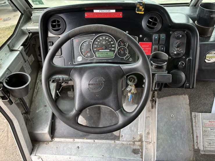 2008-workhorse-w62-image-21