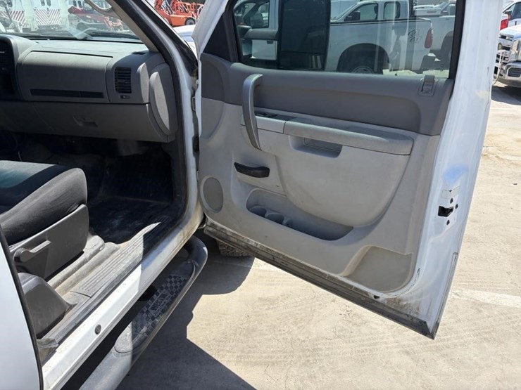 2012-gmc-sierra-2500-image-10