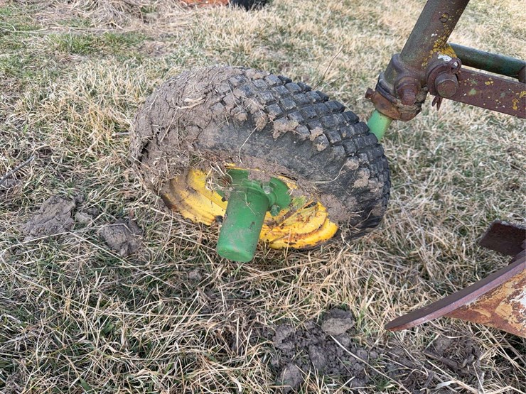 john-deere-pull-type-three-bottom-plow-image-21