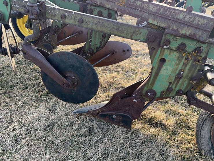 john-deere-pull-type-three-bottom-plow-image-21
