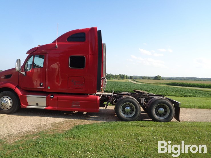 2013-peterbilt-587-image-17