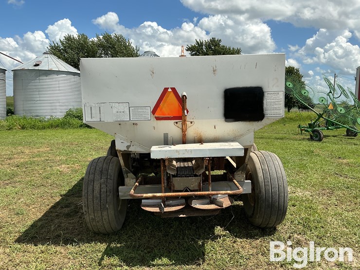 jt-pull-type-dry-fertilizer-spreader-image-6