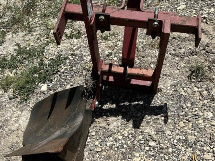 #179-•-3-pt.-single-bottom-plow-image-1