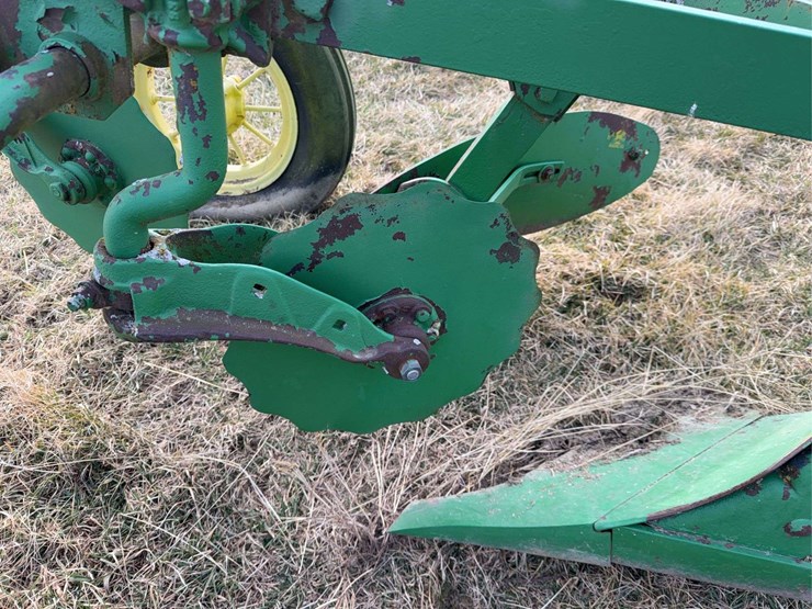 john-deere-pull-type-no.-44-two-bottom-plow-image-22