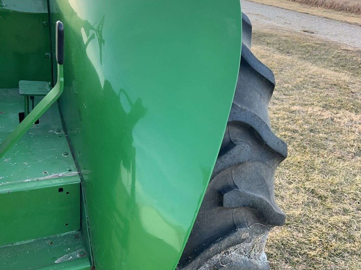john-deere-820-image-43