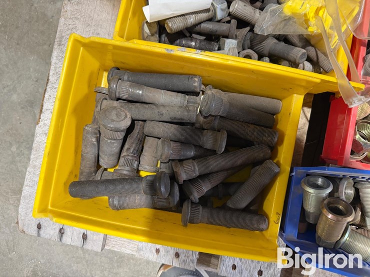pallet-of-misc-truck-parts-image-11
