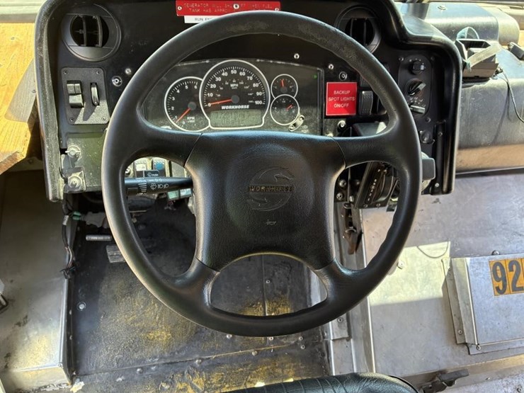 2008-workhorse-w62-image-20