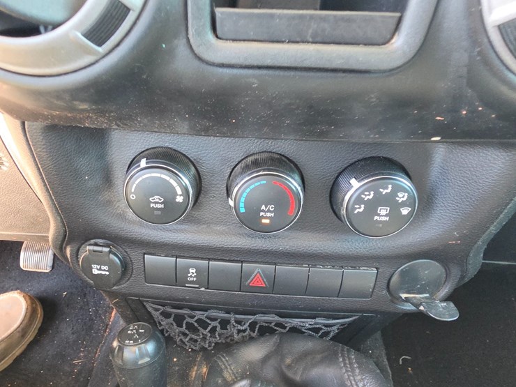 2015-jeep-wrangler-image-34