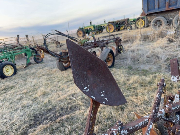 john-deere-pull-type-three-bottom-plow-image-26