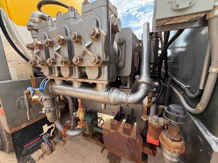 2019-peterbilt-389-image-22