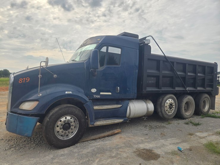 2011-kenworth-t700-image-4
