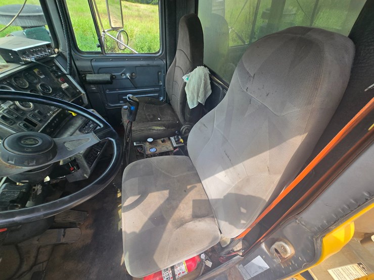 2002-mack-rd688s-image-108