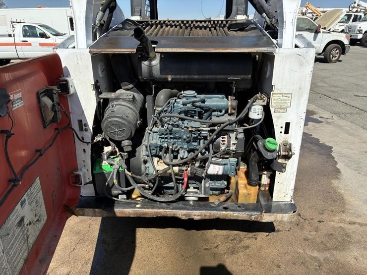 2013-bobcat-s570-image-12